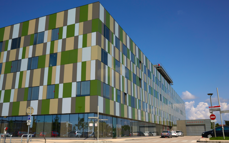 L’hôpital de Chalon-sur-Saône vient d’inaugurer un atelier de préparation des chimiothérapies et se prépare à investir 3,6 millions d’euros dans un plateau technique de coronographie. (© Centre Hospitalier Chalon sur Saône William Morey)
